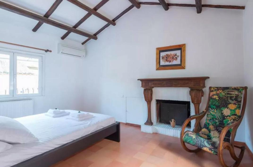 Pantheon Luxury Terrace Apartment